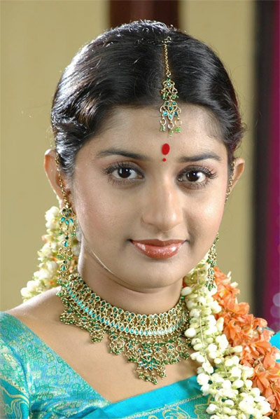 heroine meera jasmine,gudumba shankar movie heroine,bhadra movie heroine,meera jasmine marriage,husband of anil jhan  పవన్‌ హీరోయిన్‌ పెళ్లి పెటాకులయింది..!